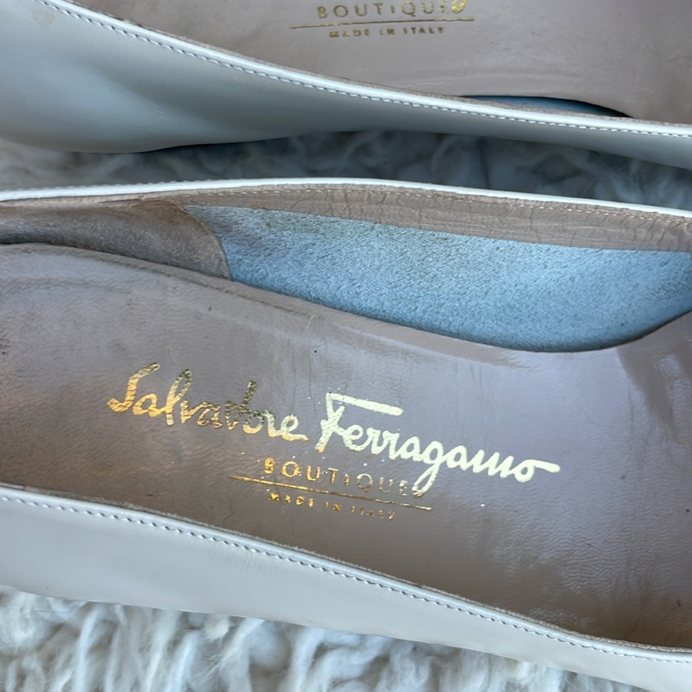 Salvatore Ferragamo Bow Low Heel Shoes.
Size 9 AA - Picture 7 of 9